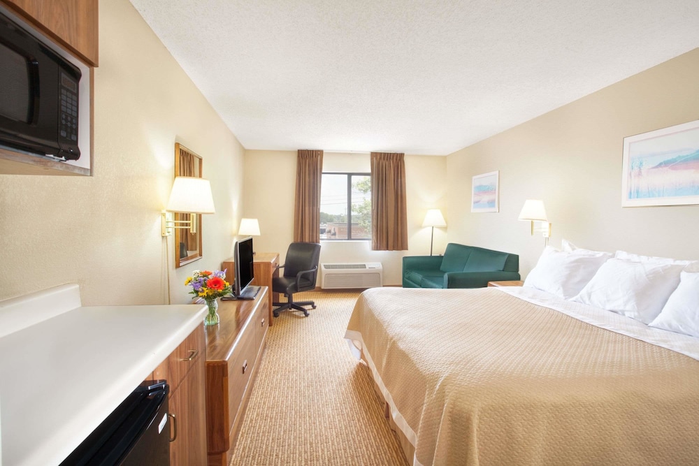 Days Inn by Wyndham Glasgow 24/55