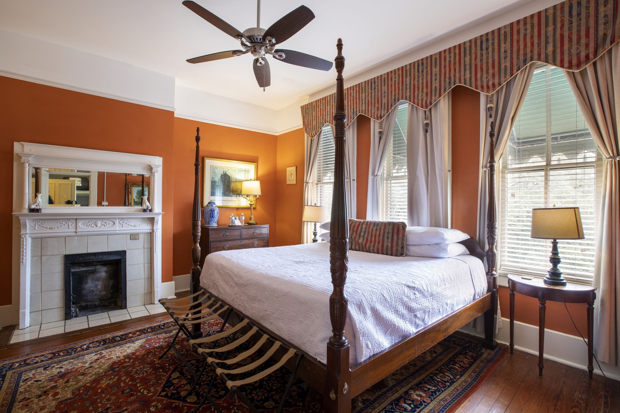 غرفة بريميوم بسرير كينج، Foley House Inn 2/9