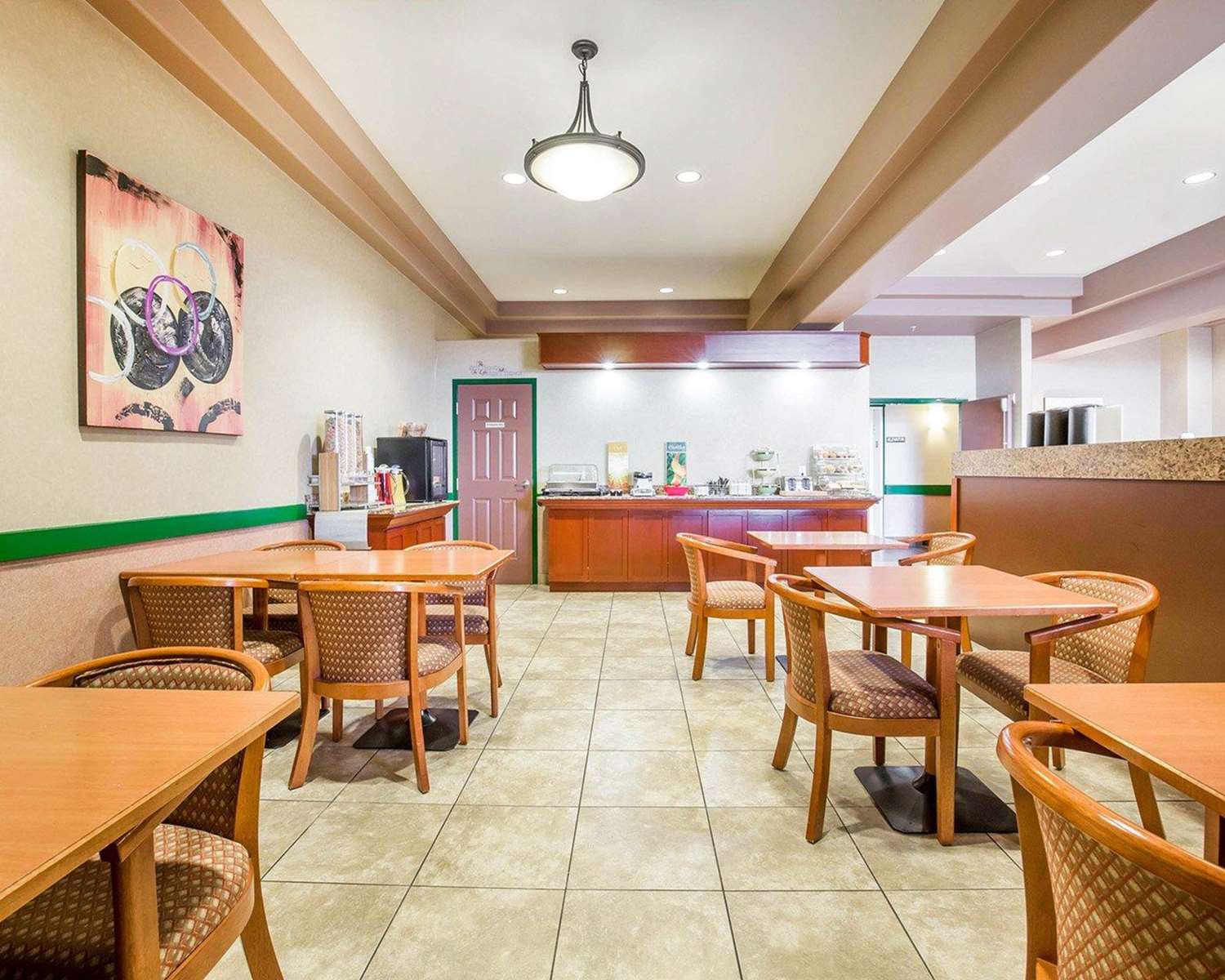 Quality Inn and Suites Lethbridge East 48/52
