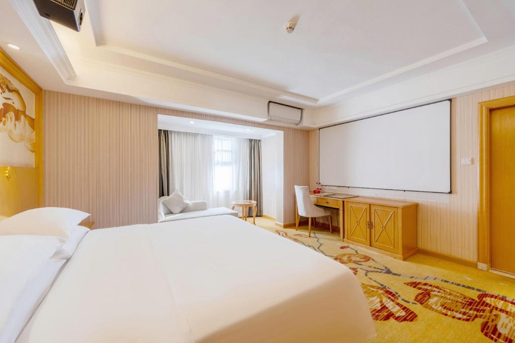 Vienna Hotel (Shenzhen Gushu Metro Station) 28/56