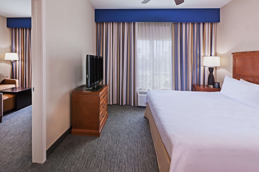 Homewood Suites by Hilton Laredo at Mall del Norte 27/75