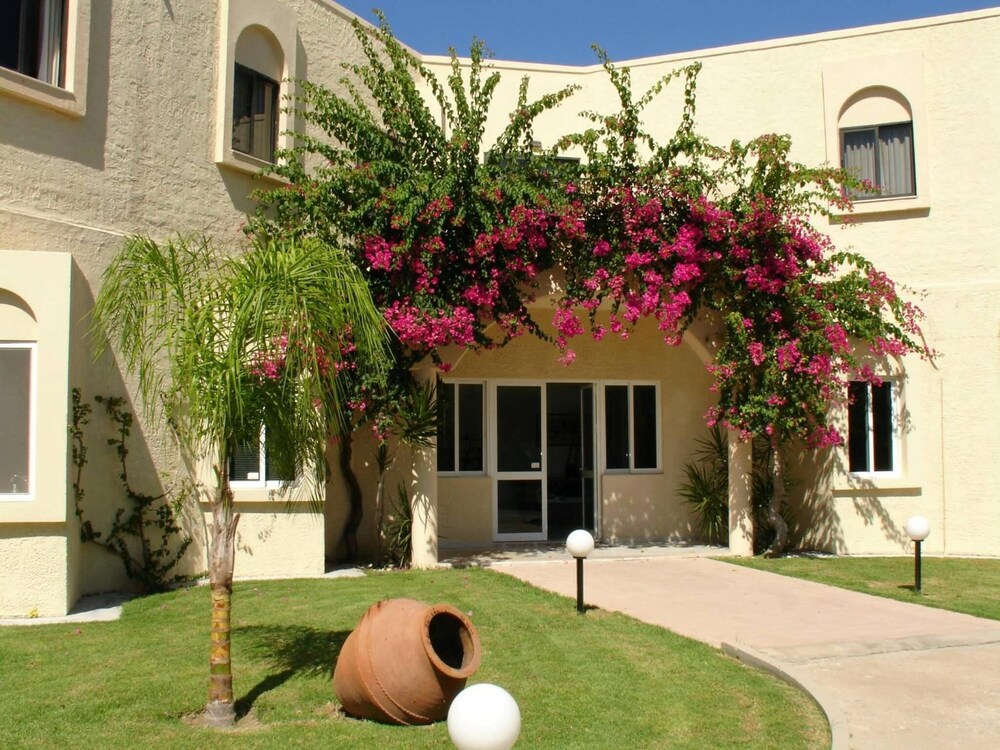 Summerland Hotel & Bungalows - Adults Only 24/34
