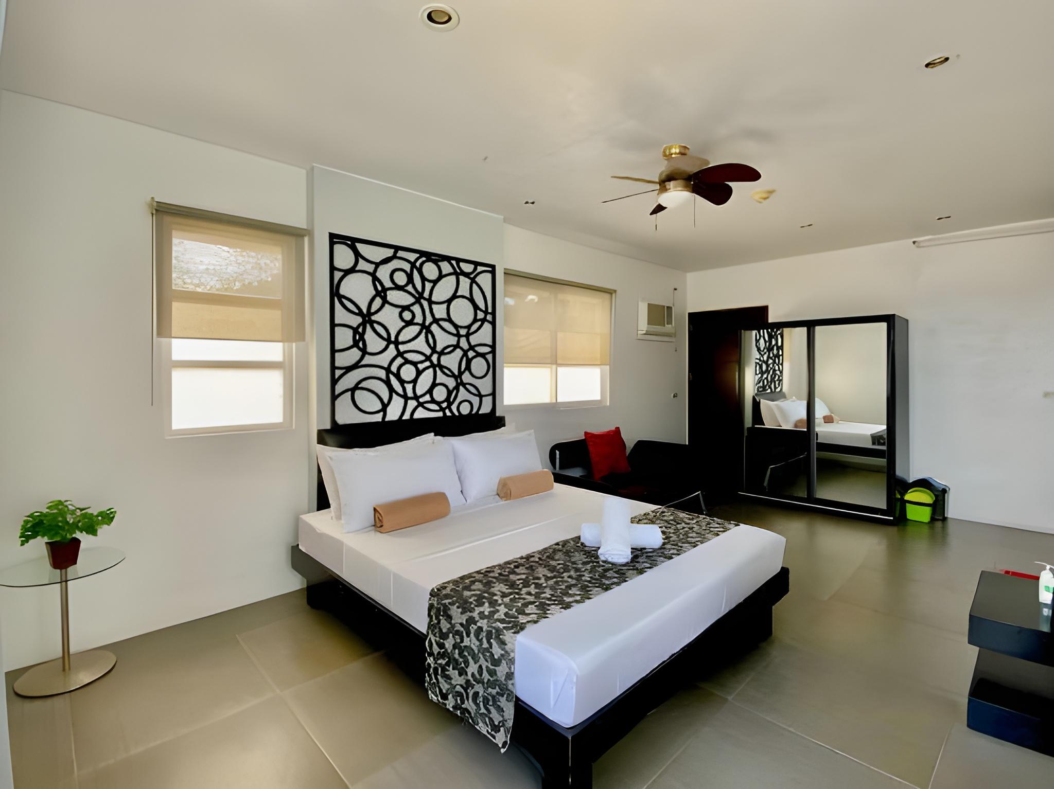 Diamond, Queen Bed