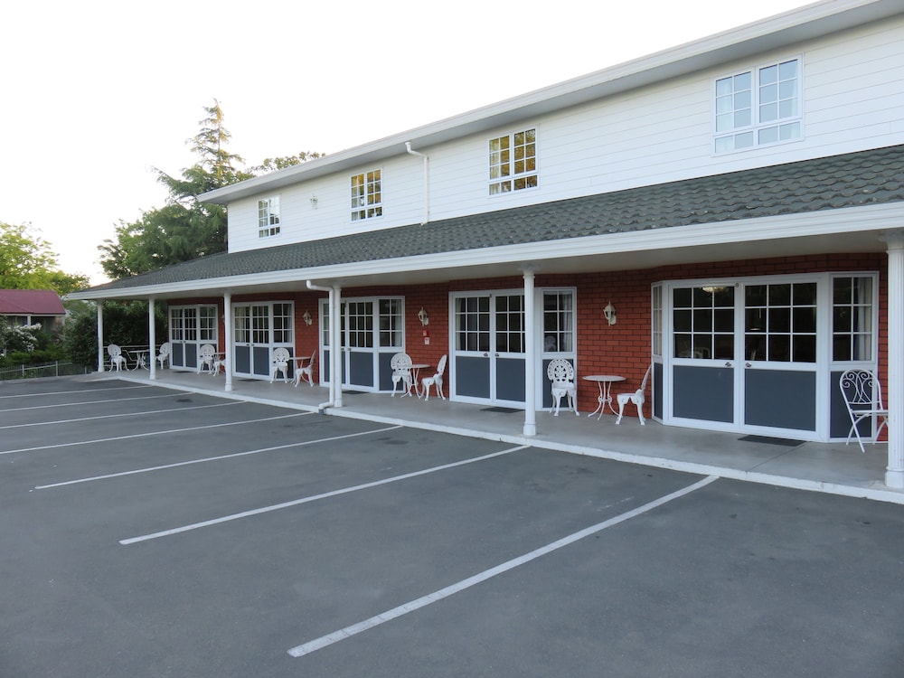 Admirals Motor Lodge 64/71