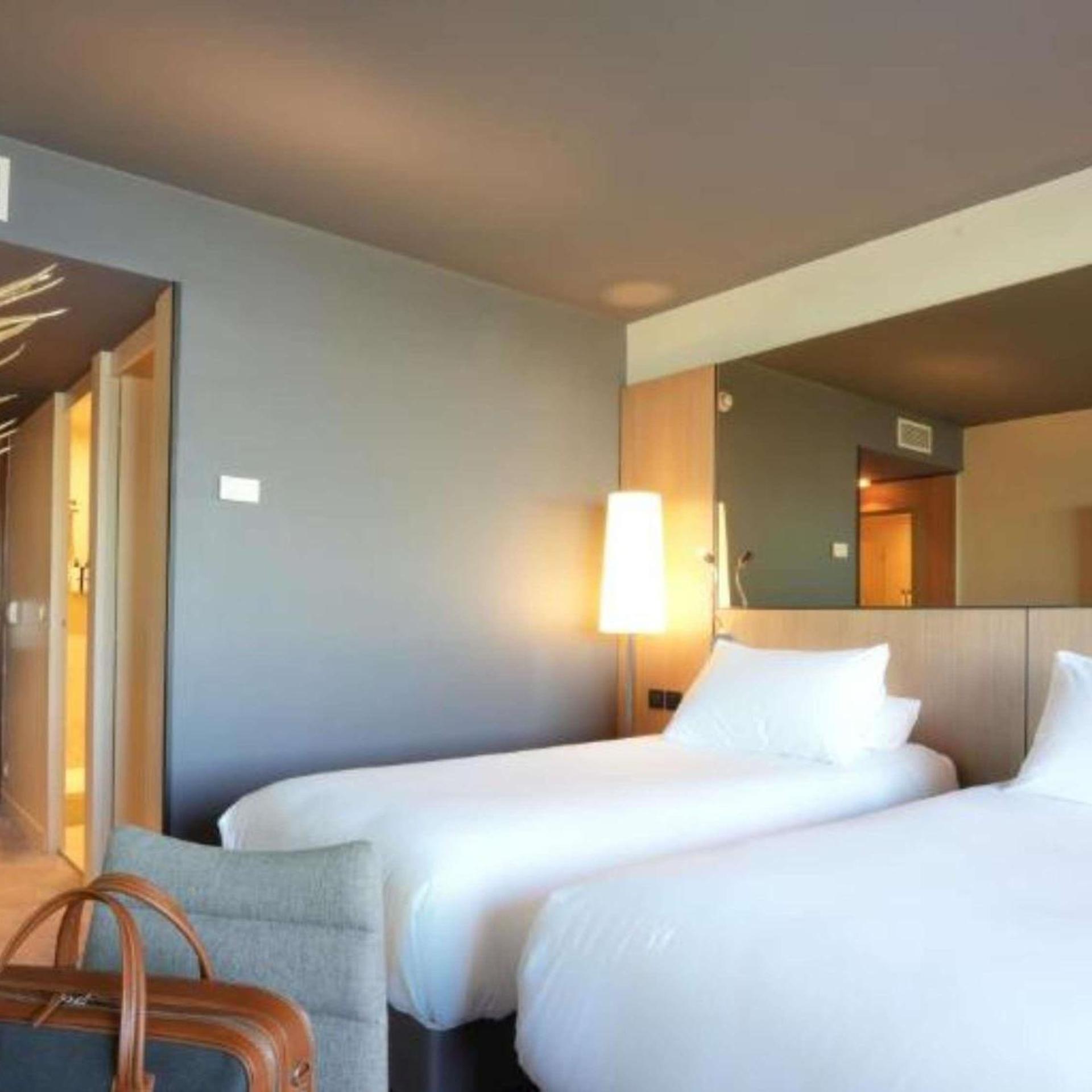Connecting, Family Suite, Standard