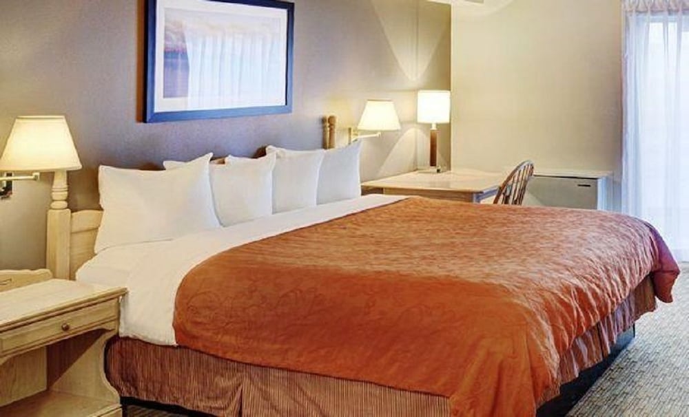 Lakeview Inn And Suites Thompson 10/28