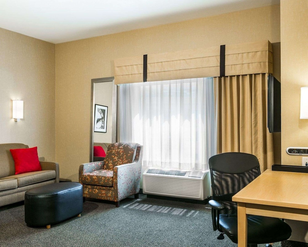 Cambria Hotel Denver International Airport 40/63