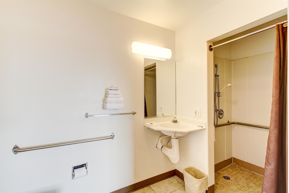 Motel6 Amherst, OH - Cleveland West - Lorain 23/41