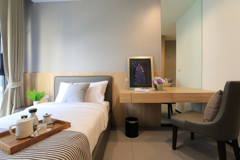 Alix Bangkok Hotel 65/77
