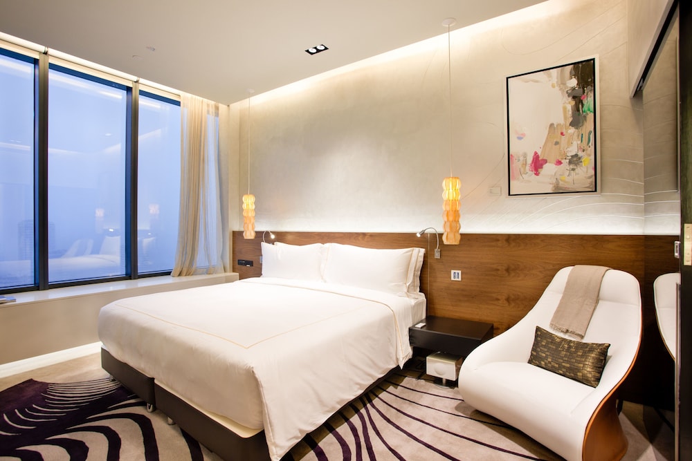 One Farrer Hotel 25/69