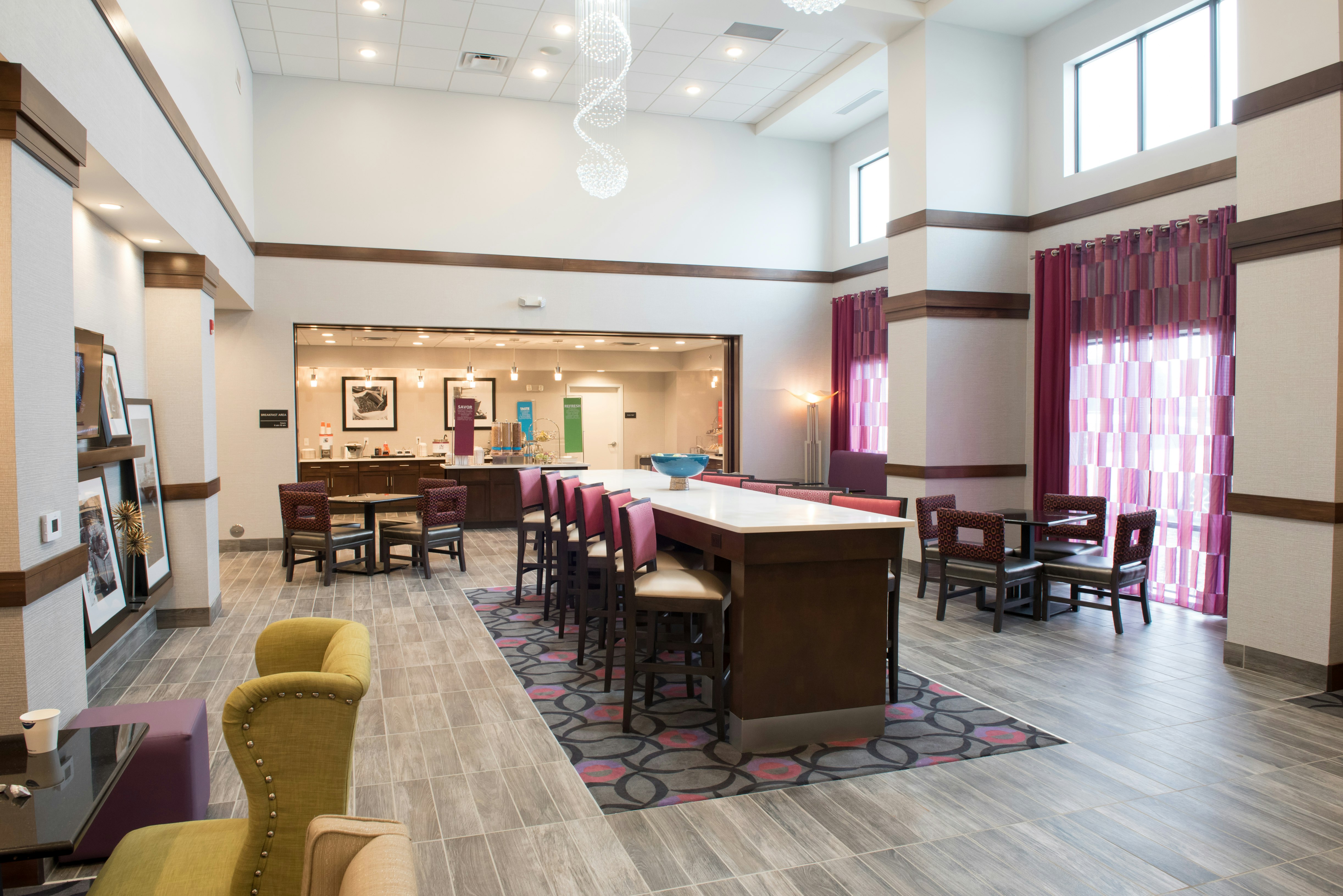 Hampton Inn & Suites Bay City, MI 43/51
