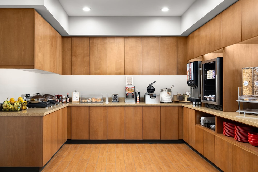 Towneplace Suites Champaign Urbana Campustown 8/48