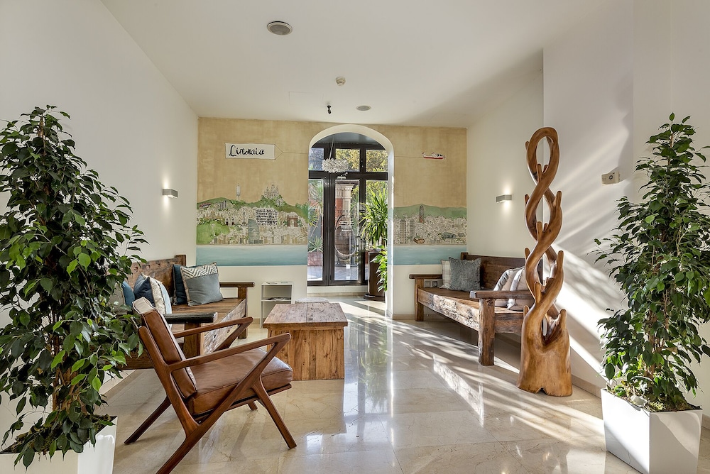 HOTEL NEXT TO 54/66
