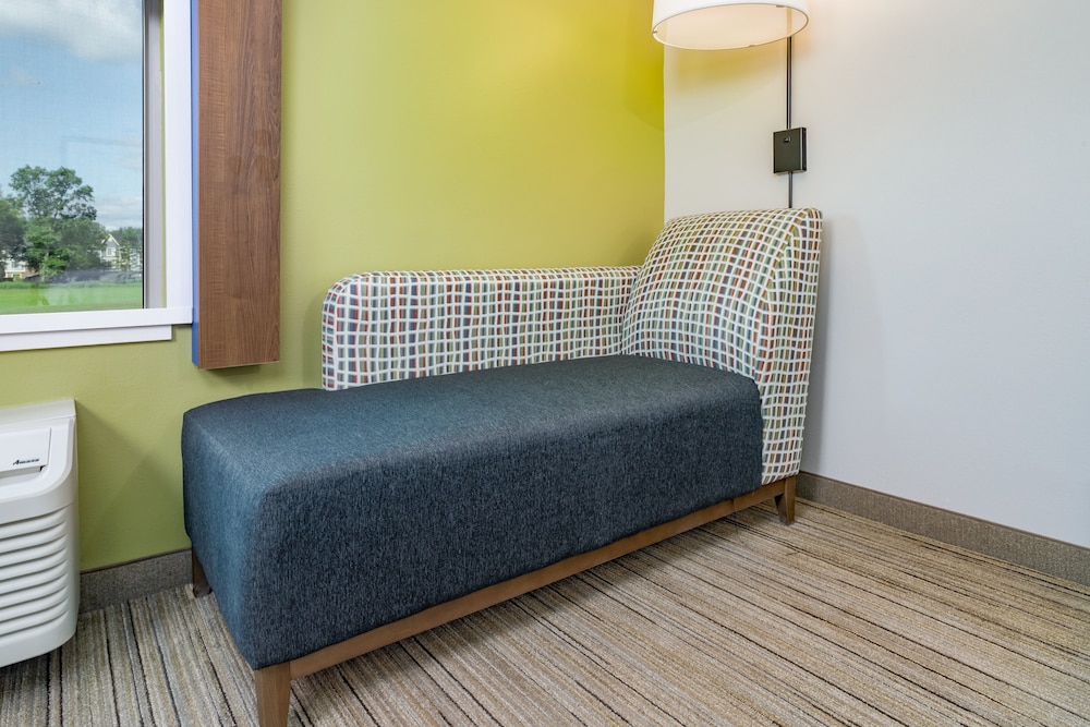 Holiday Inn Express & Suites Elkhart North 28/38