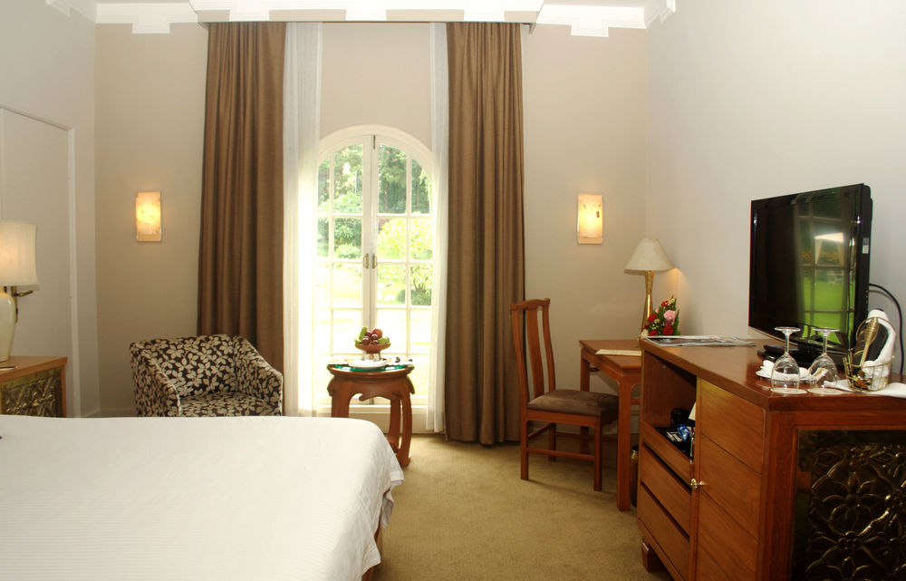 STANDARD DELUXE DOUBLE ROOM
