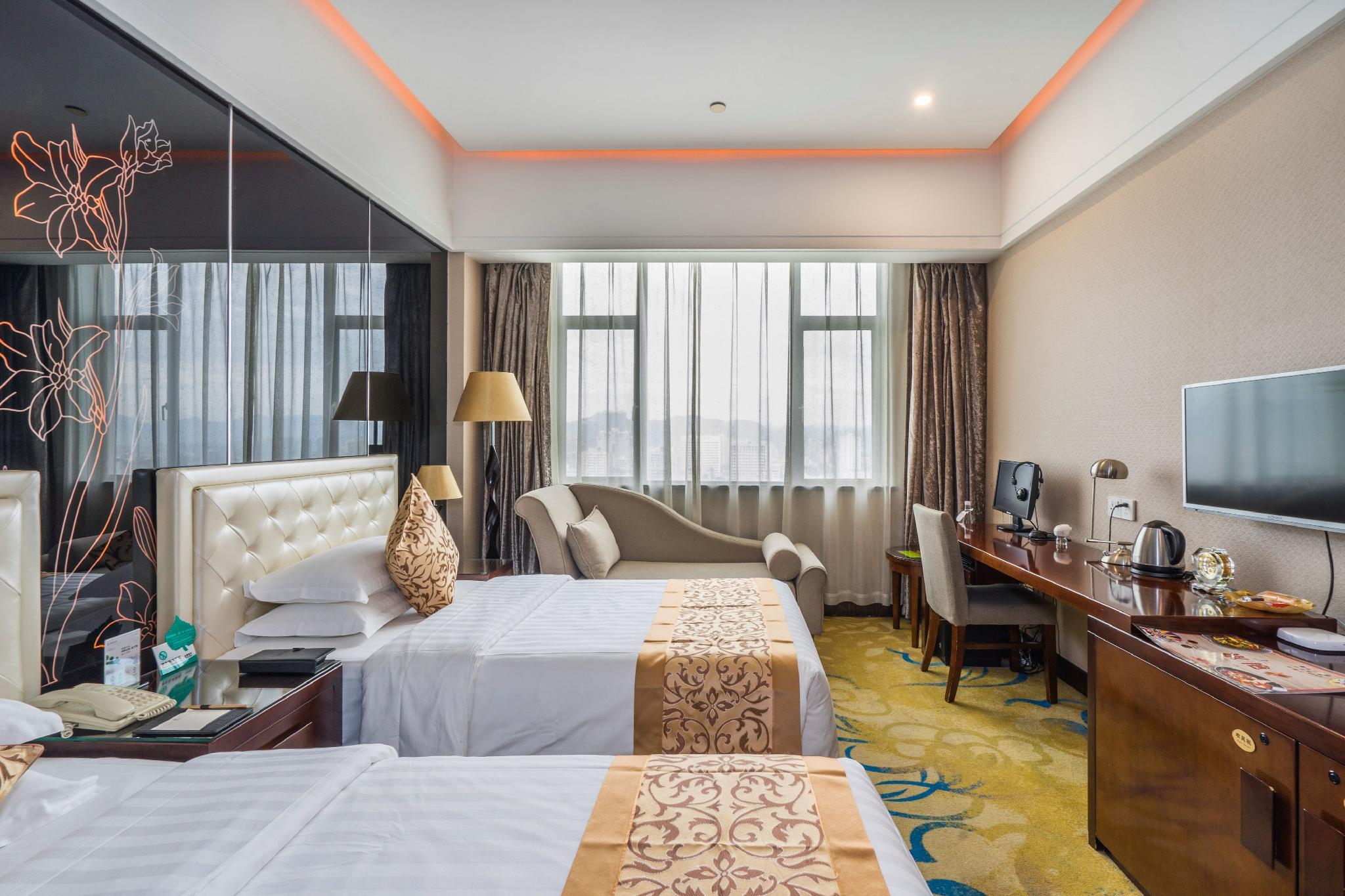 Romantic Hotel 7/41
