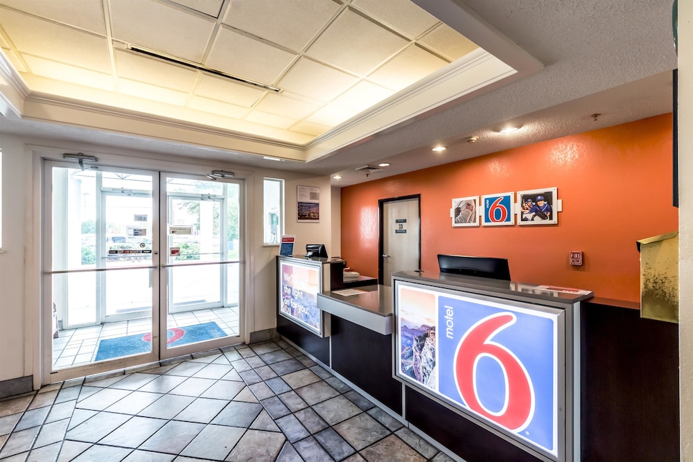 Motel6 San Antonio, TX - South 10/58