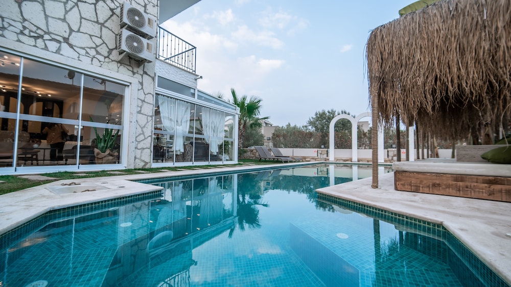 Urla 1867 Hotel 42/50