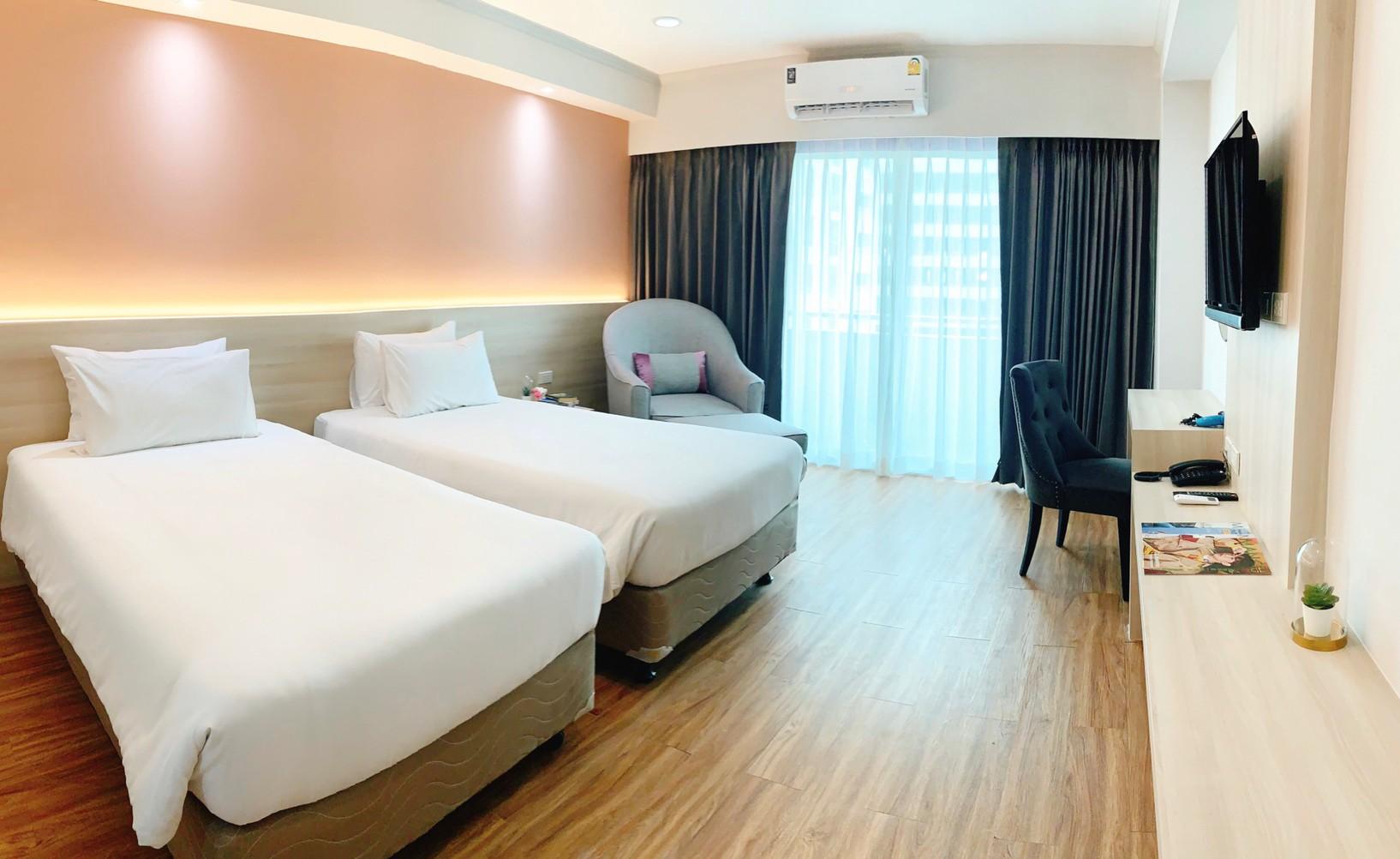 DELUXE ROOM