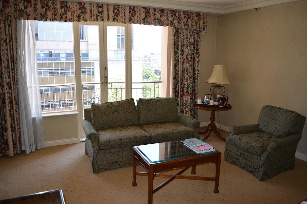 Sir Stamford Circular Quay 29/46