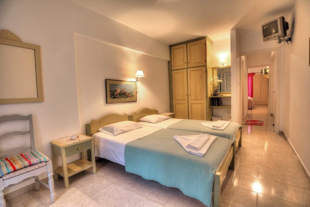 Leonardos Apartments 19/50