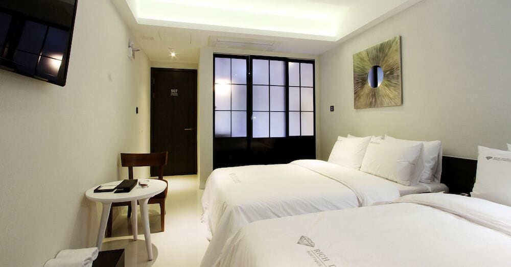 Rich Diamond Hotel 30/79