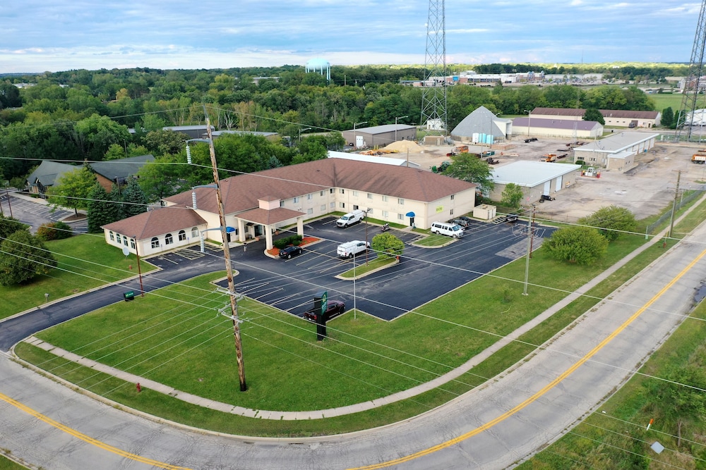 Quality Inn & Suites Woodstock Near Lake Geneva 15/15