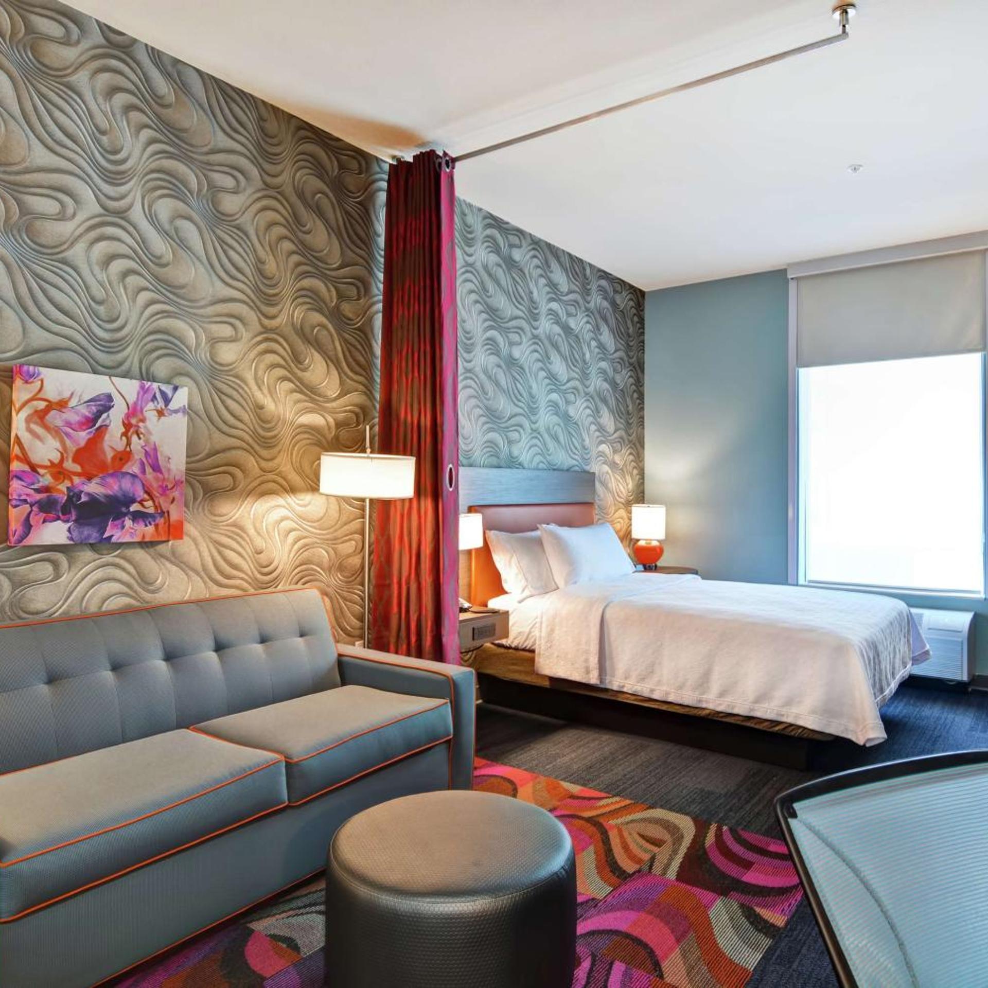 Studio, Queen Bed, Sofa