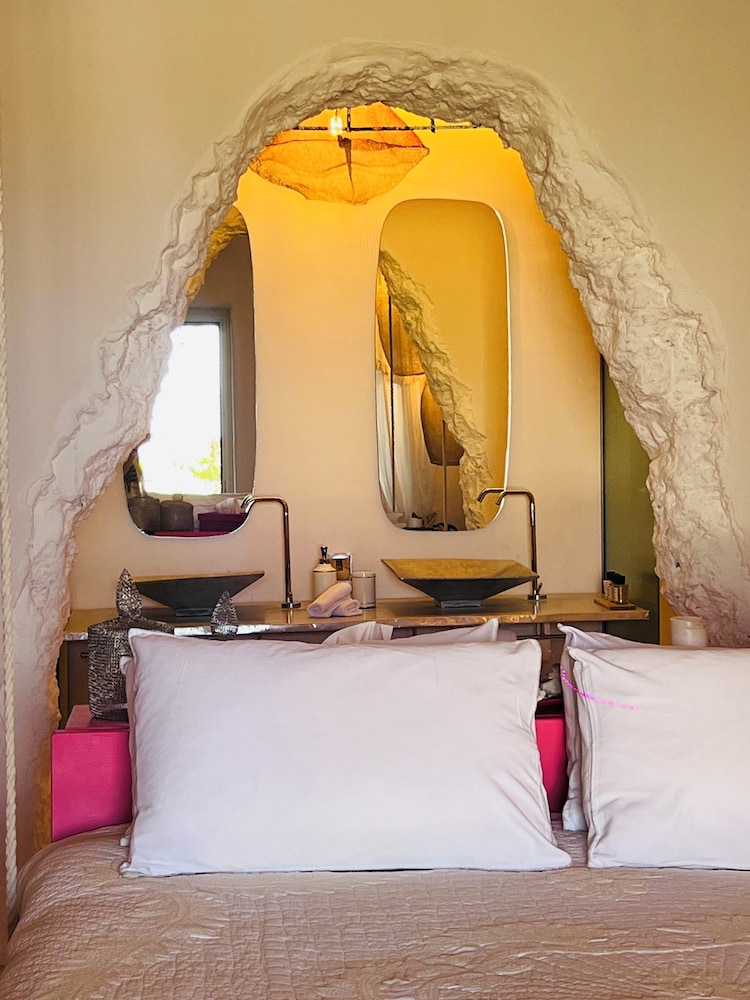 Aigis Suites 18/50