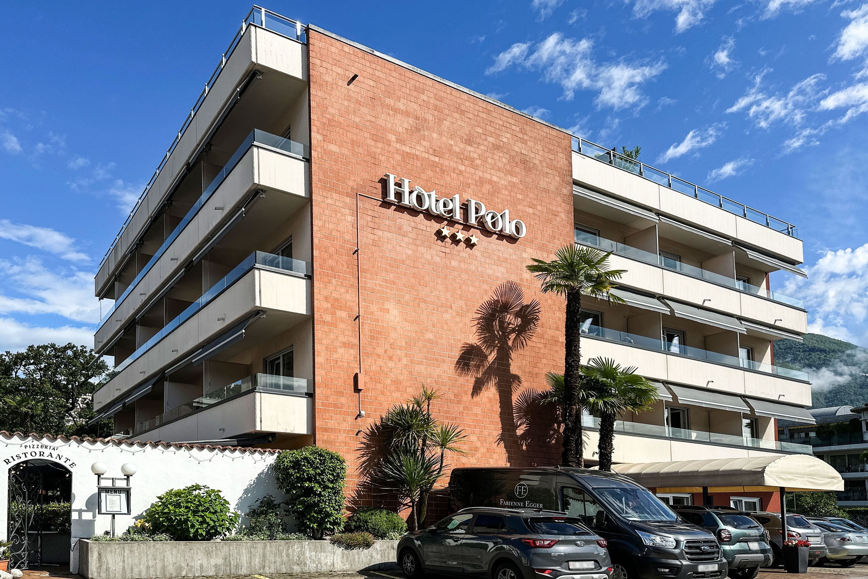 Polo Inn 2/41
