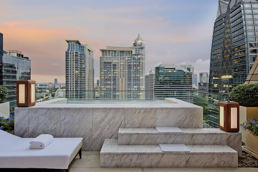 Rosewood Bangkok 45/84