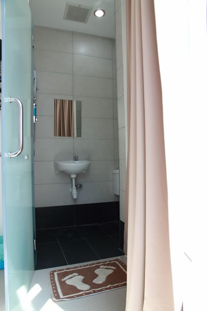 1 HOTEL KUCHAI LAMA 18/49