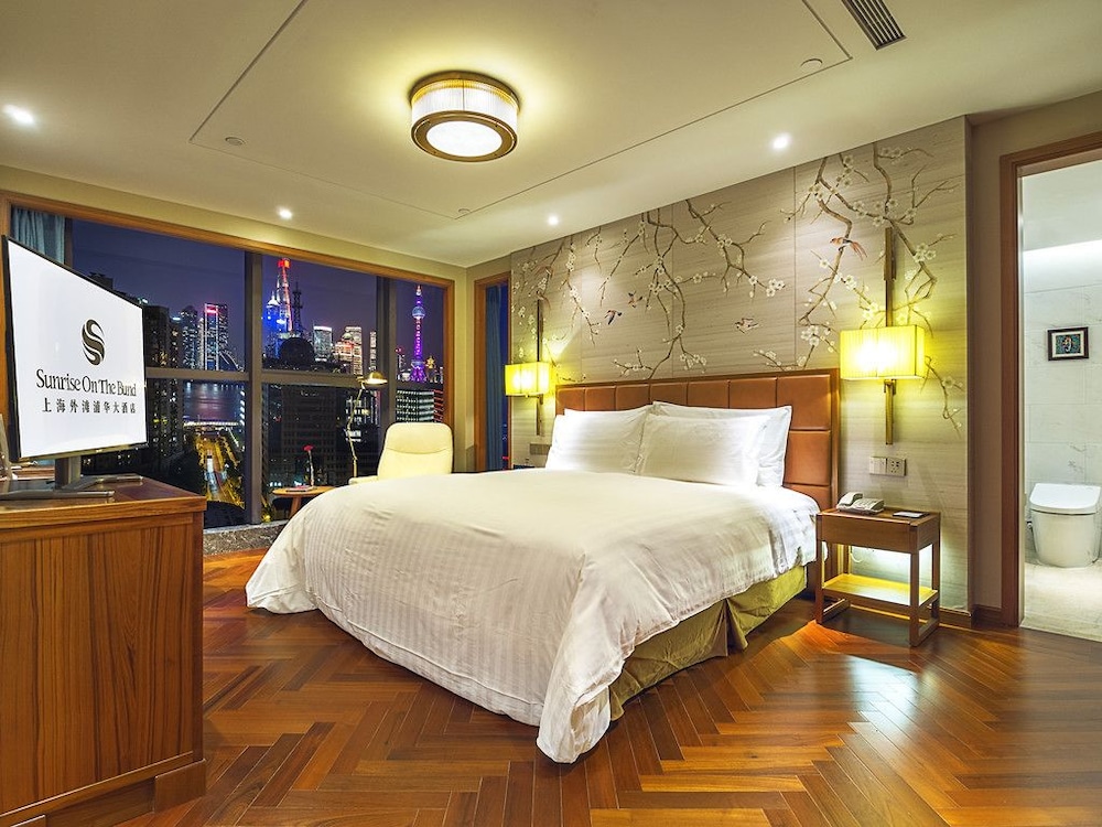 Sunrise On the Bund 12/50