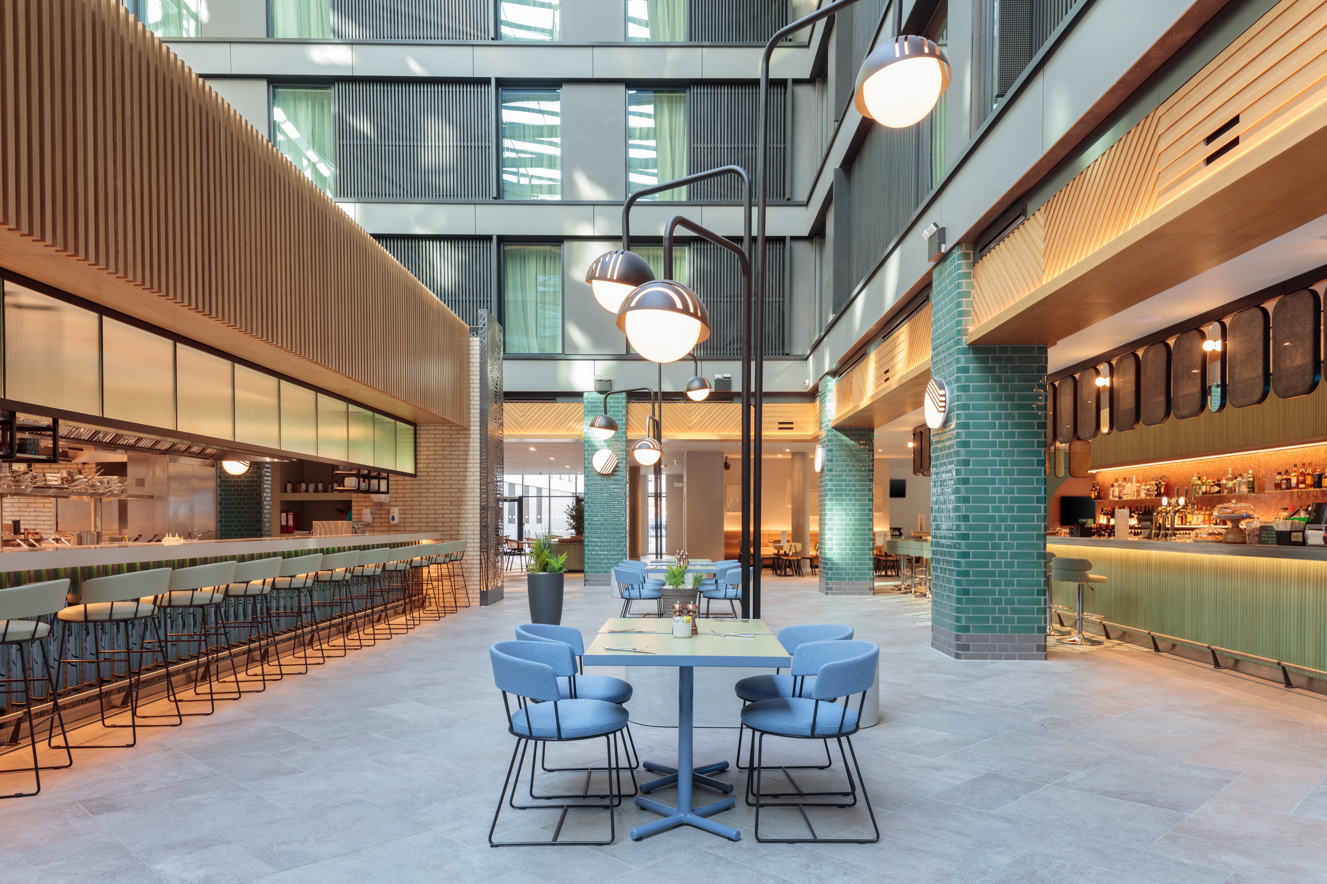 Holiday Inn London - Heathrow Bath Road 47/76
