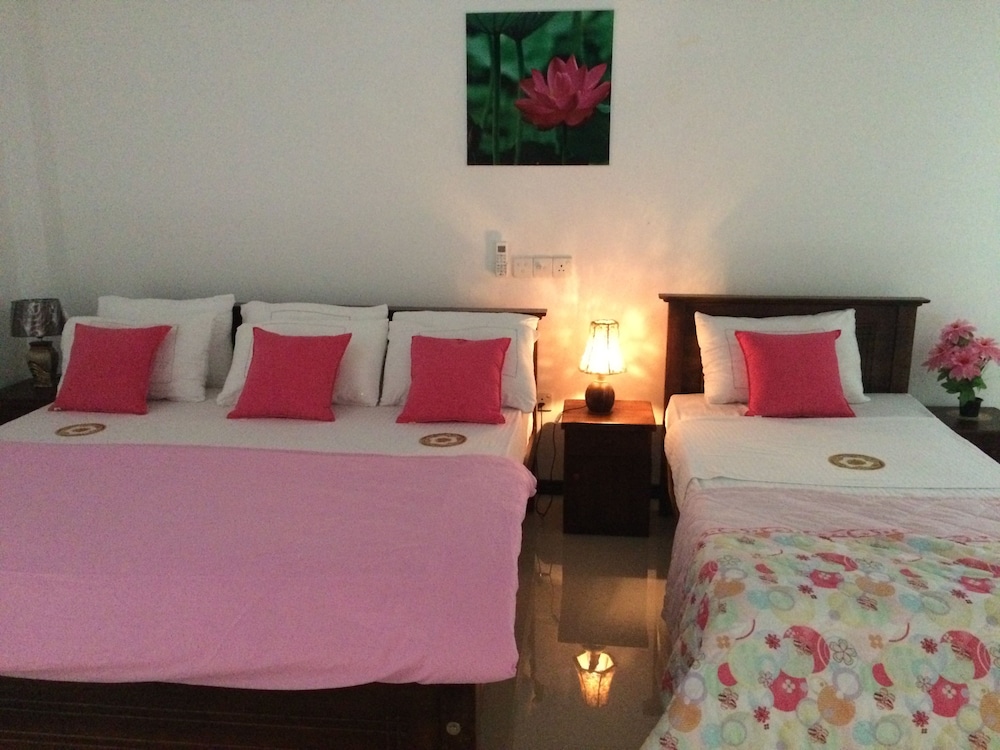 Lo Hostel 8/13