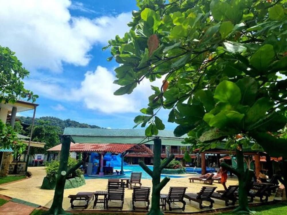 Amapola Resort 36/56