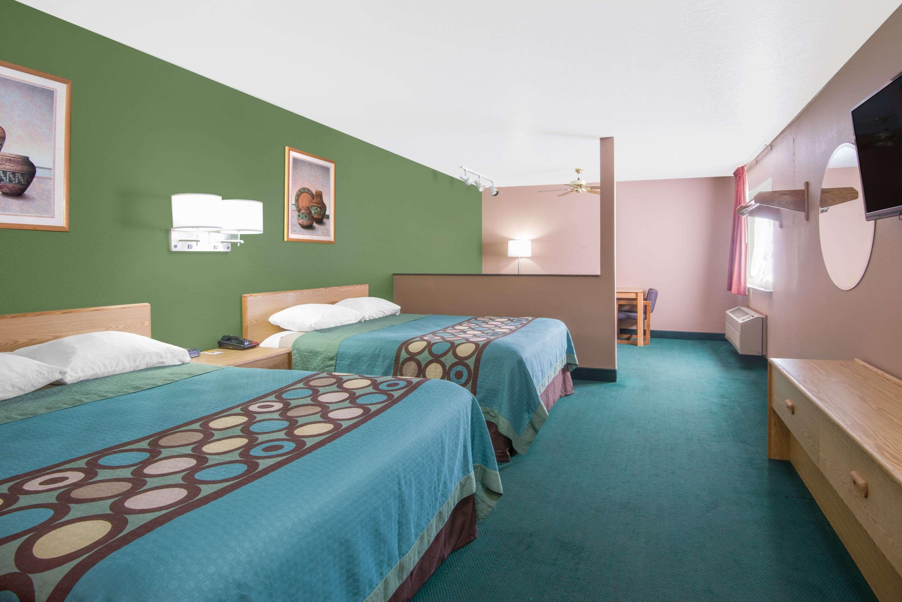 Super 8 Motel Ft Sumner 10/15