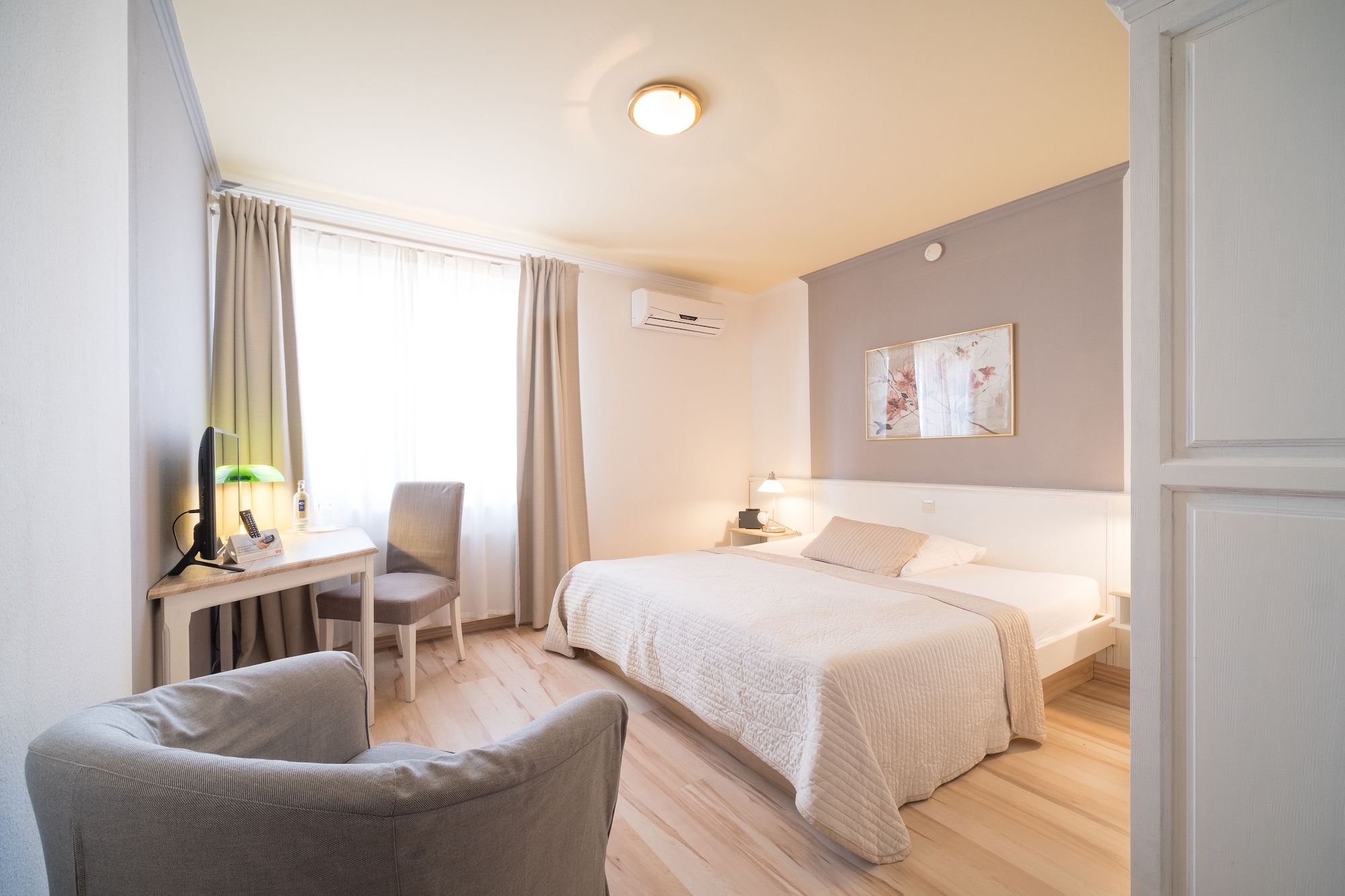 Comfort, King Bed