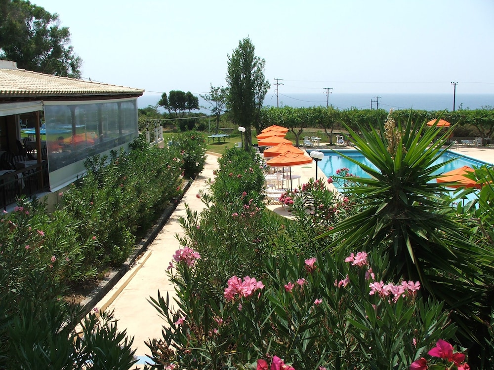 Irinna Hotel 27/31