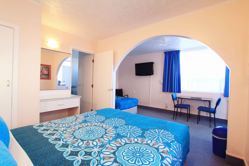 Golden Glow Motel 14/60