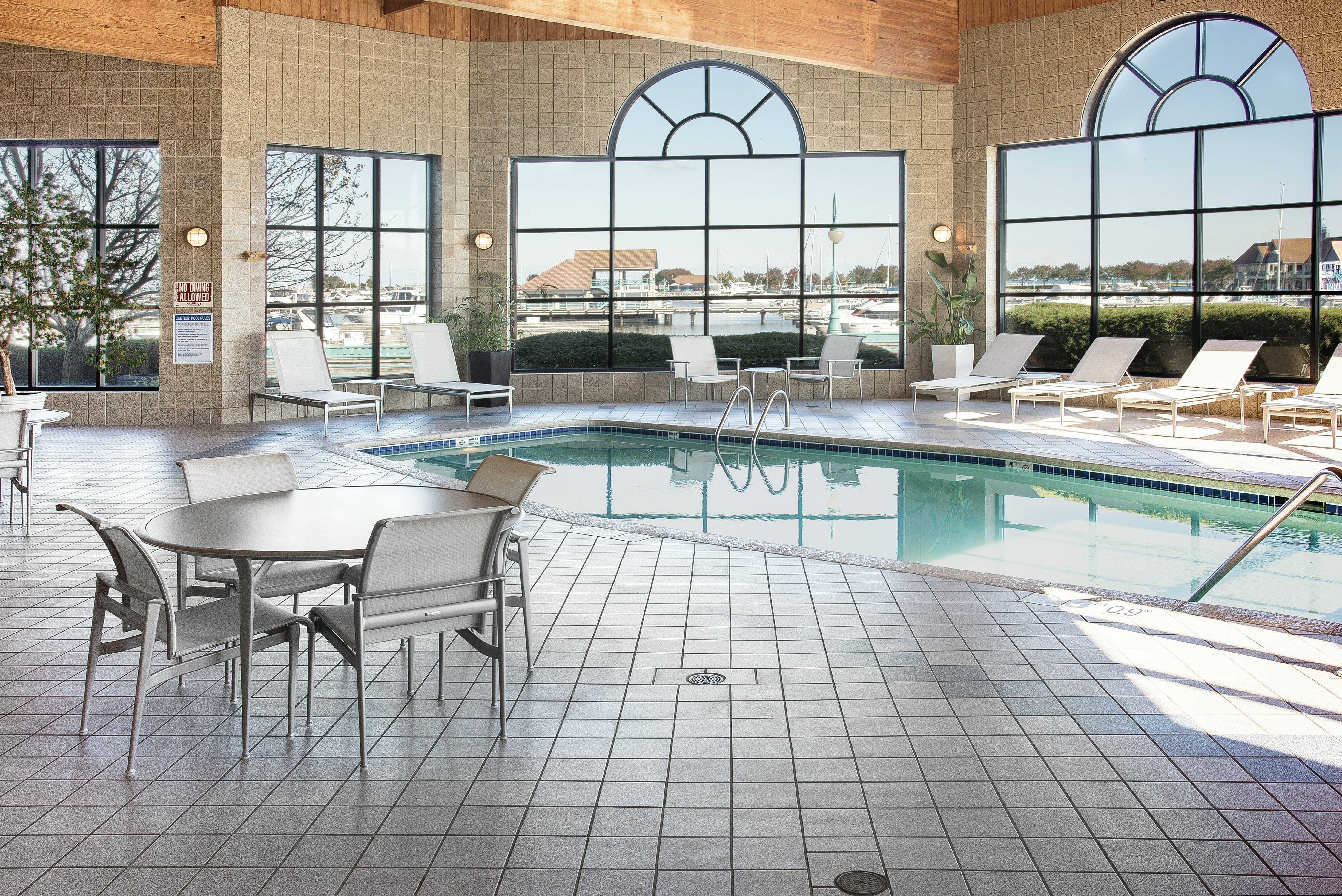 Doubletree by Hilton Hotel Racine Harbourwalk 45/79