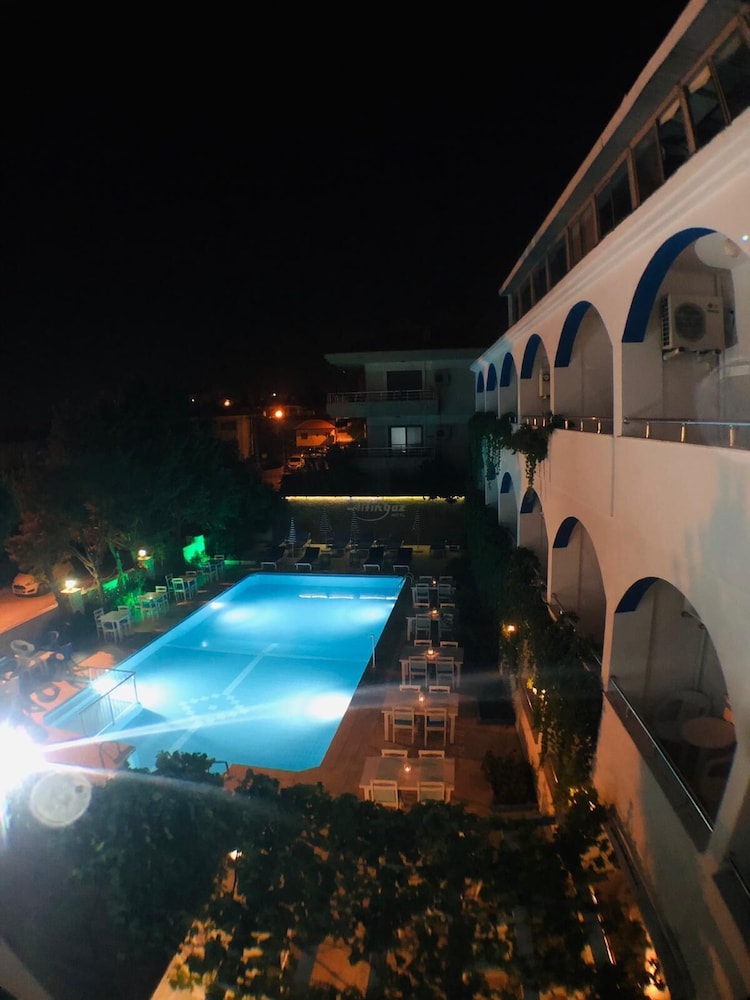 Altinyaz Hotel 31/35