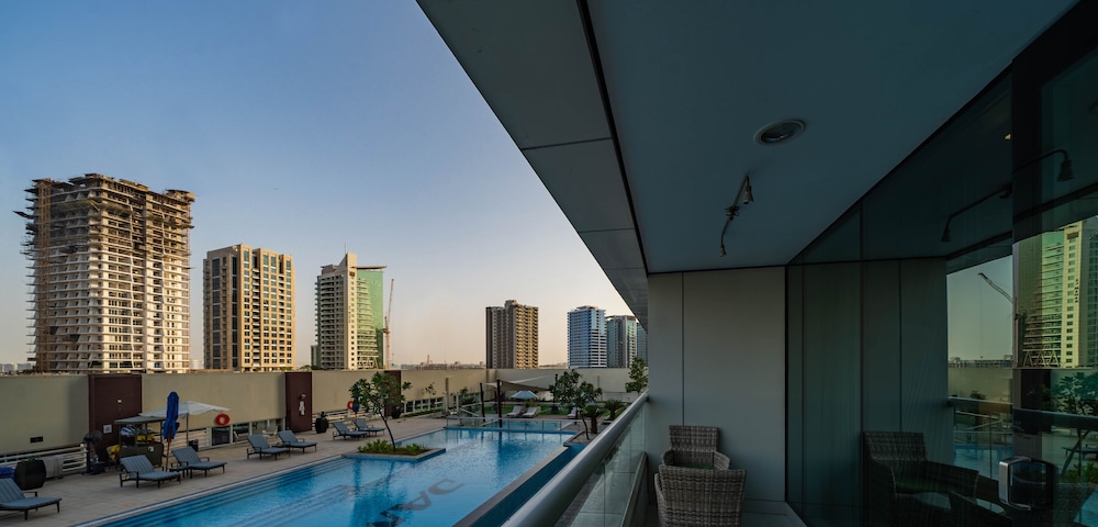 swimming pool spa