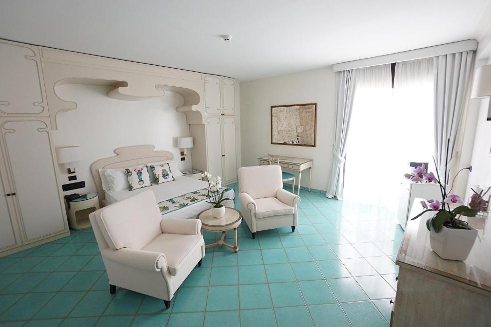 Deluxe, Double Bed, Sea View