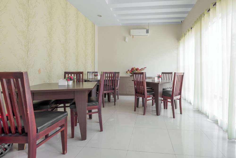 Hotel O Makassar near Pantai Losari formerly Hotel Astra Novilia 33/35