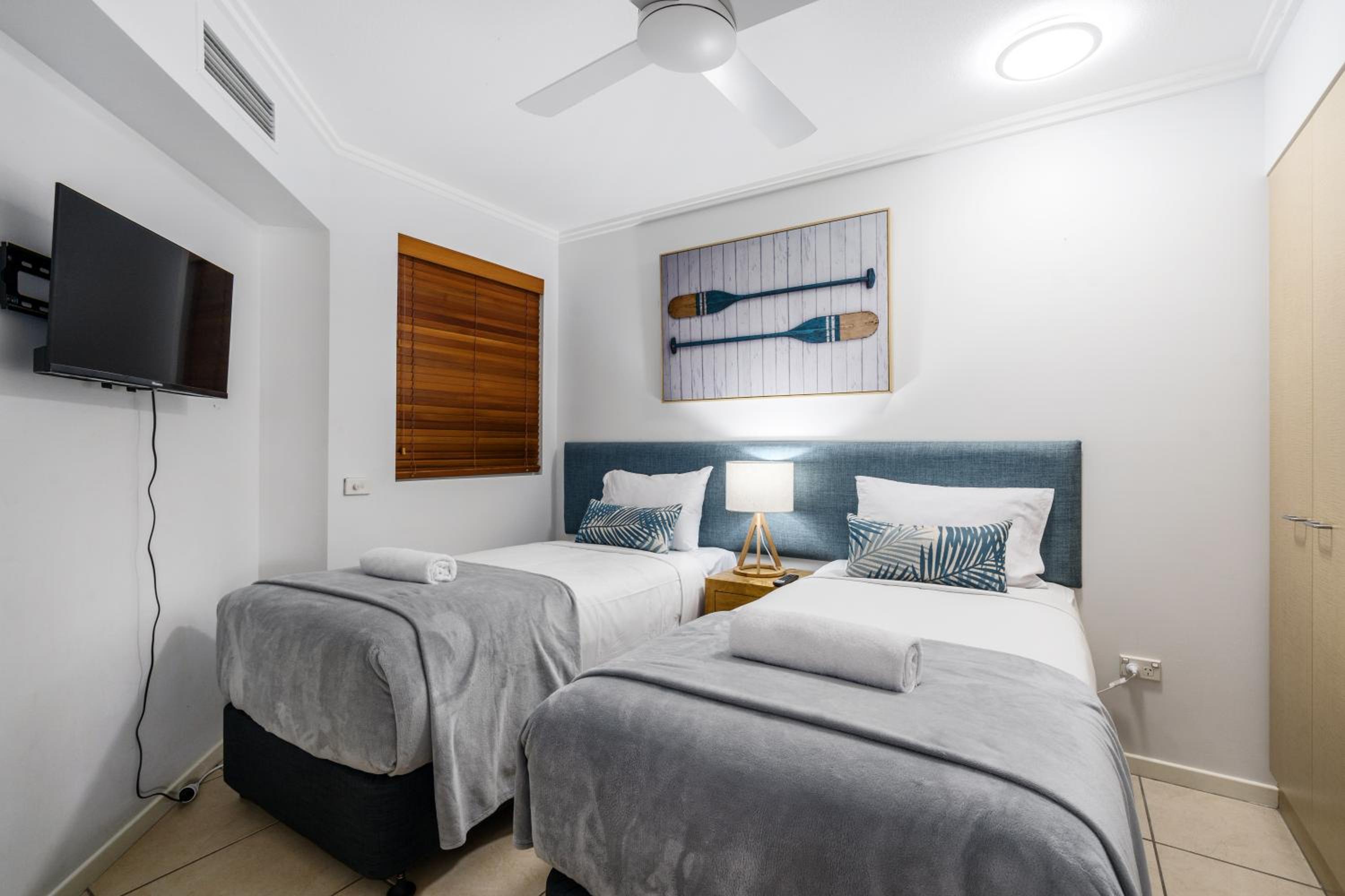 2 Bedrooms, Courtyard, Apartment