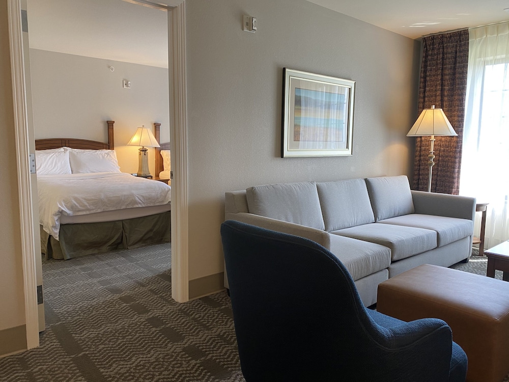 Staybridge Suites Milwaukee West-Oconomowoc 25/73