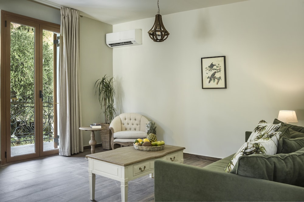La Signora Hotel 31/50