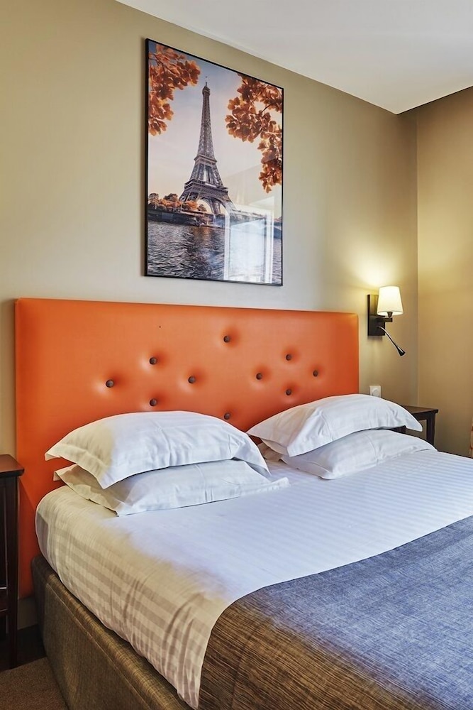CLASSIC, DOUBLE BED, CITY VIEW