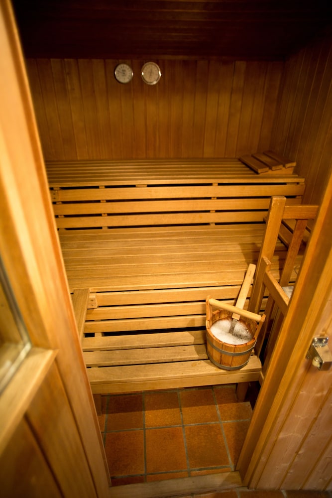 swimming pool spa